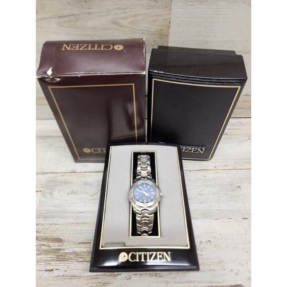 Citizen's Women's Watch Silver Stainless Steel 100M WR Sport Bracelet EU1330-50L - Picture 1 of 7